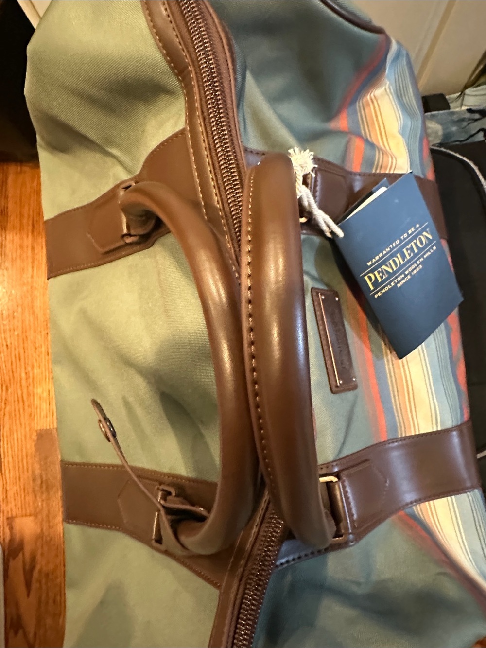 Pendleton rolling duffle Travel Bag - Brown Leather Trim . Beautiful stripes. - Picture 10 of 10